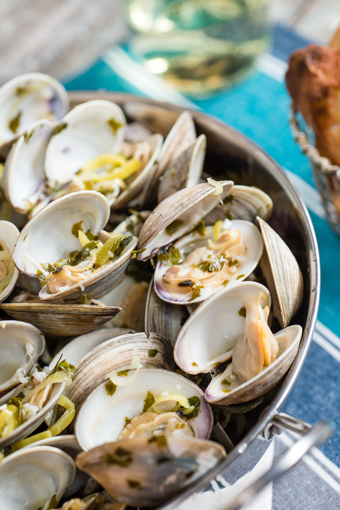 Grilled Clams with White Wine Sauce