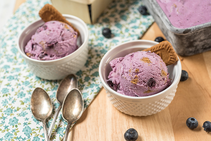 The best (and we mean THE BEST) homemade blueberry cobbler ice cream