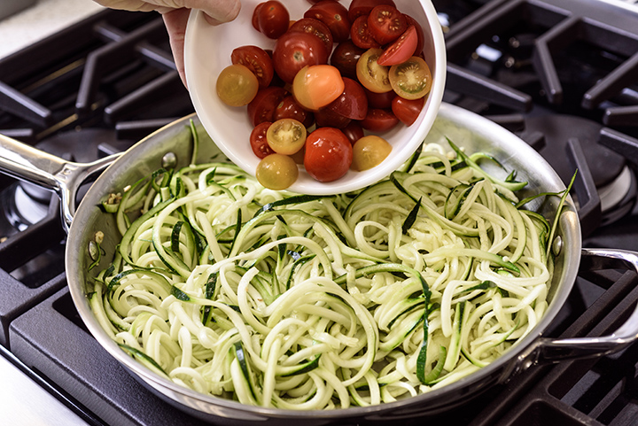 One-Pot Pasta with Zucchini Noodles and Tomatoes