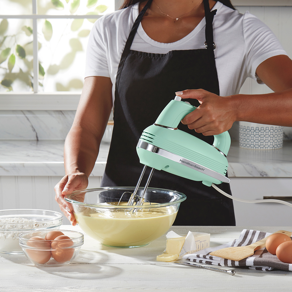 62601N hand mixer in use