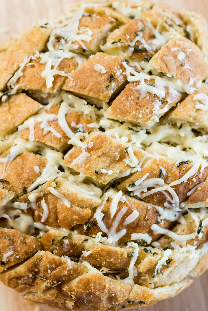 The Ultimate Appetizer Rosemary Asiago PullApart Bread