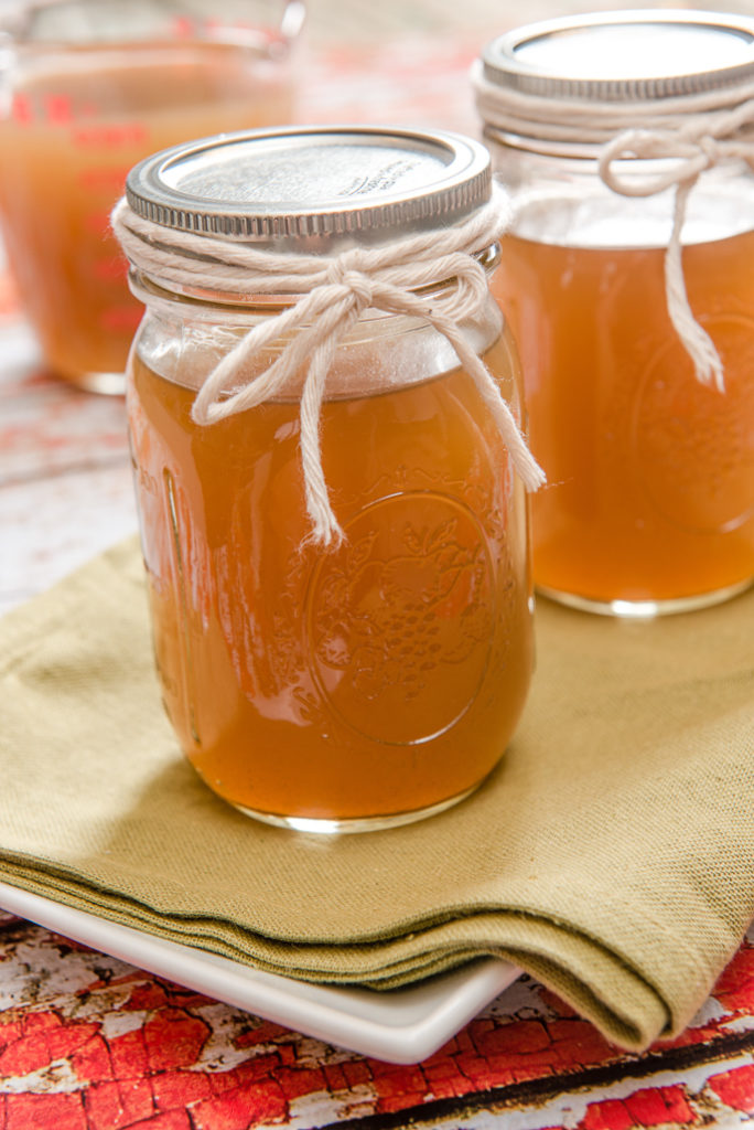 How to Make Chicken Stock in your Slow Cooker