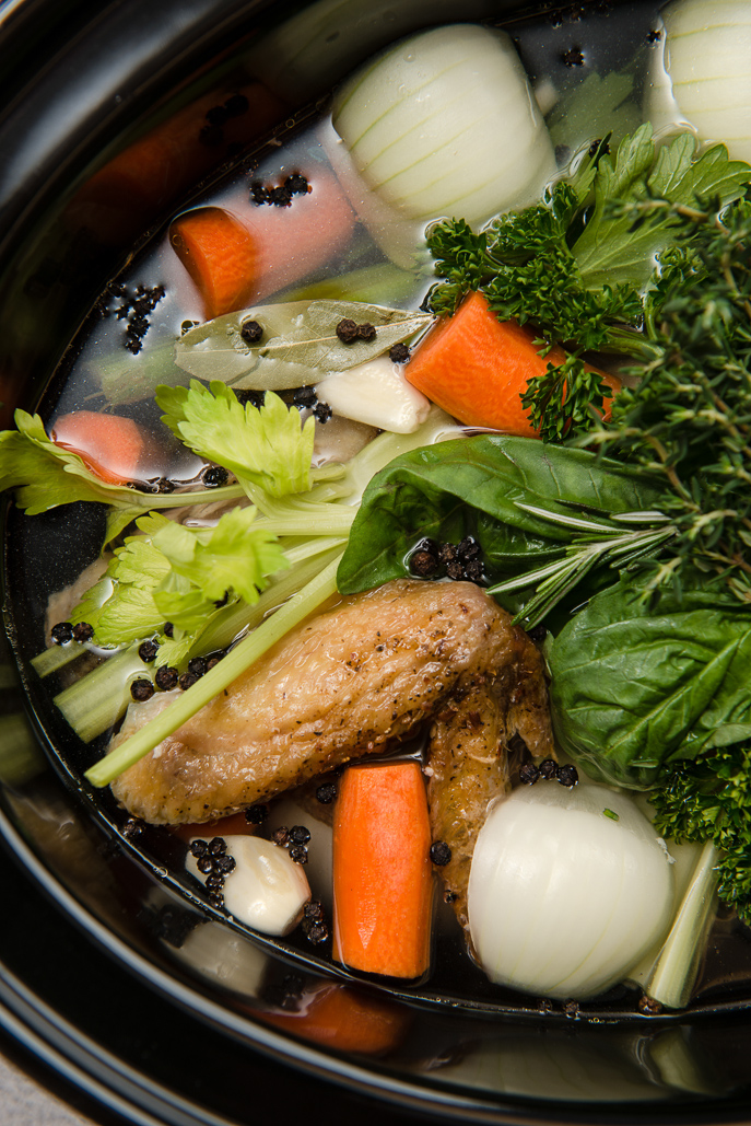 How to Make Chicken Stock in your Slow Cooker
